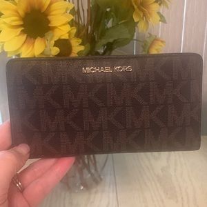 Michael Kors jet set wallet